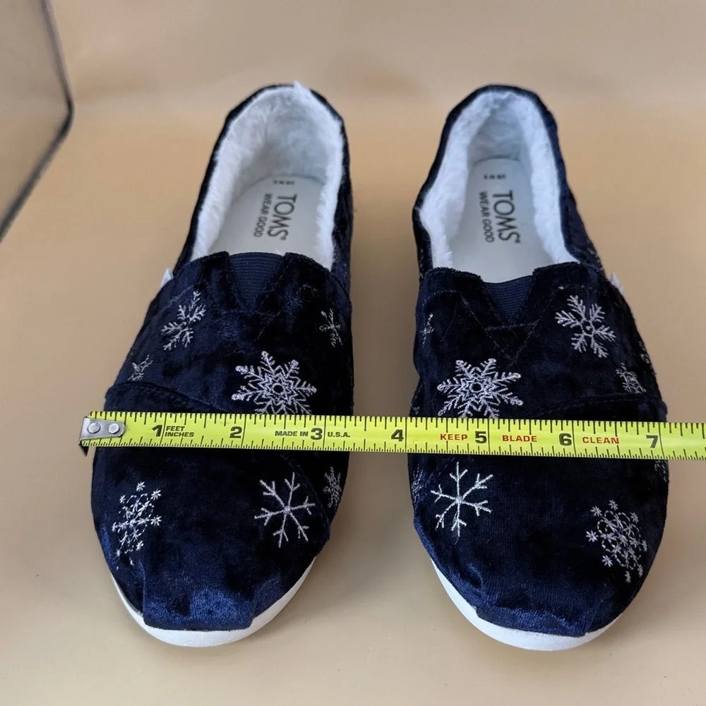 Toms Midnight Blue Snowflake Embroidered Slip-Ons Like New